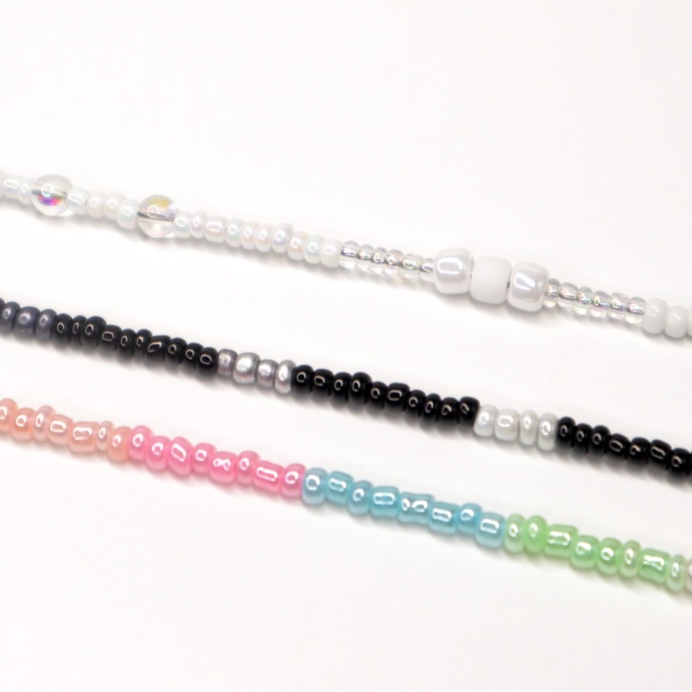 White Beaded Choker - Picture 3 of 3